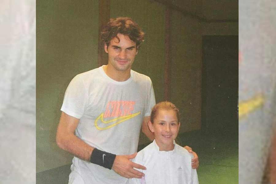 Roger Federer with a young Belinda Bencic (Photo: @belindabencic / Instagram)